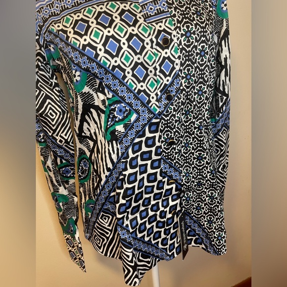 - Paperwhite Woman’s Long Sleeve Button-Up Blouse Size 06 - Picture 2 of 9